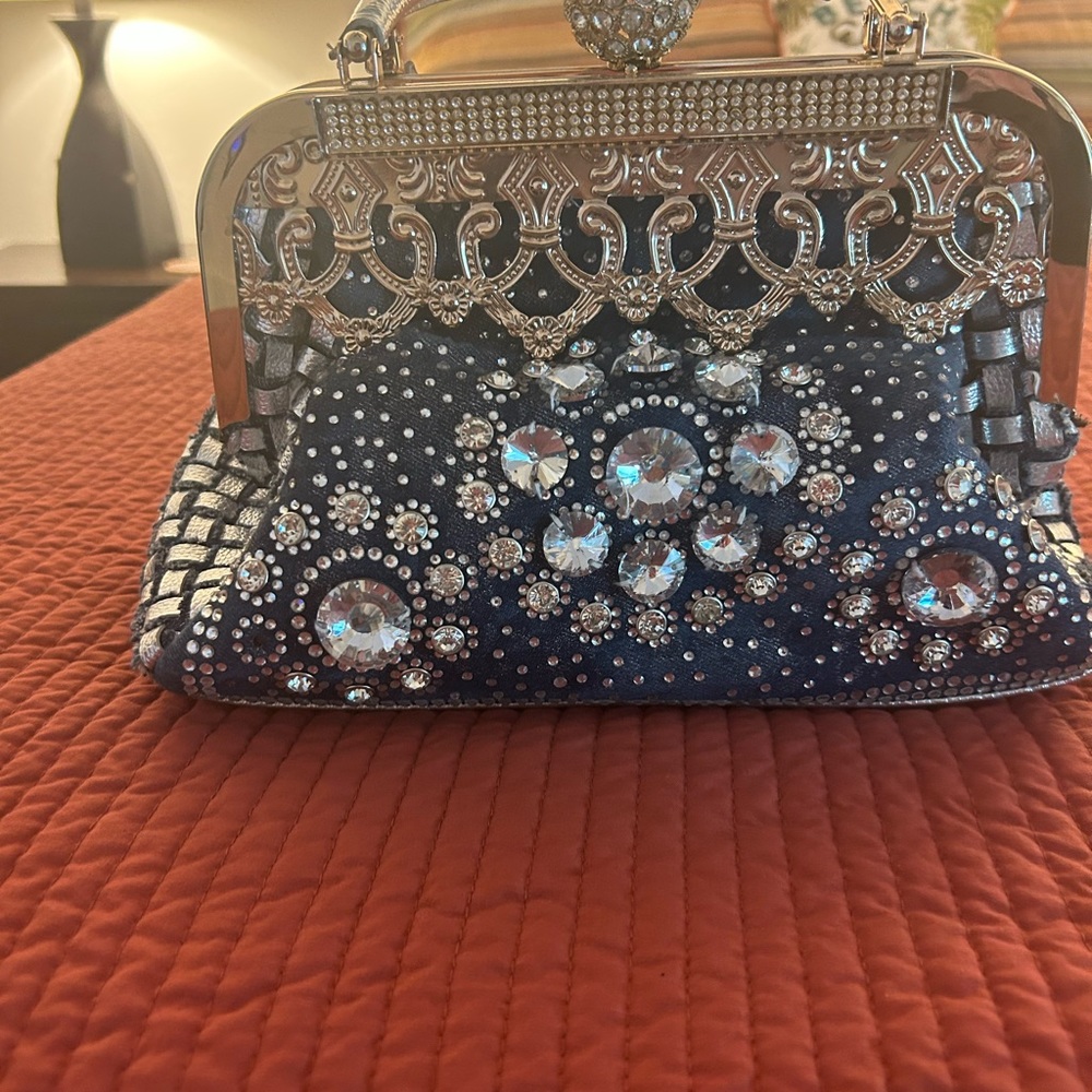 Super fun BLING purse!  It makes an outfit look amazing! - Picture 5 of 5